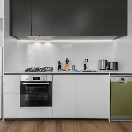 Modern Apartment On Burgundy Precinct & Parklands Melbourne Exterior photo