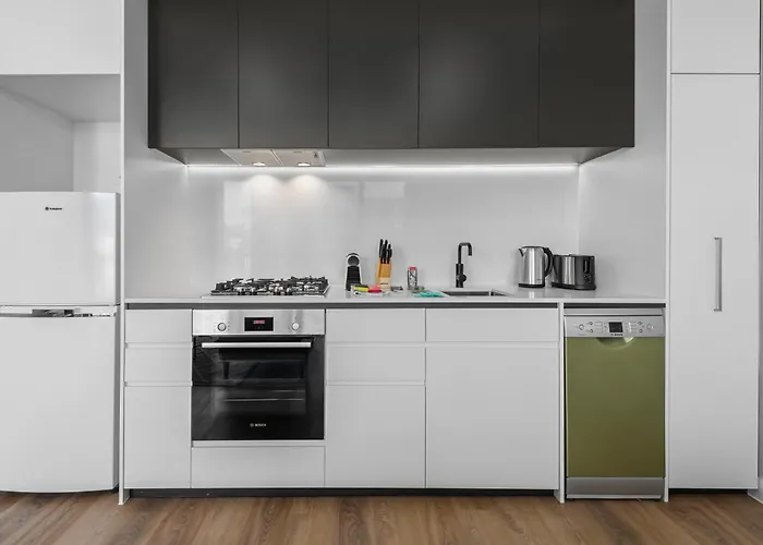 Modern Apartment On Burgundy Precinct & Parklands